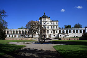 Замок Плосковице, парковый фасад