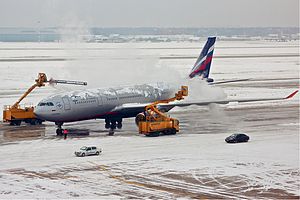 Aeroflot Airbus A330-200 de-icing Pereslavtsev.jpg